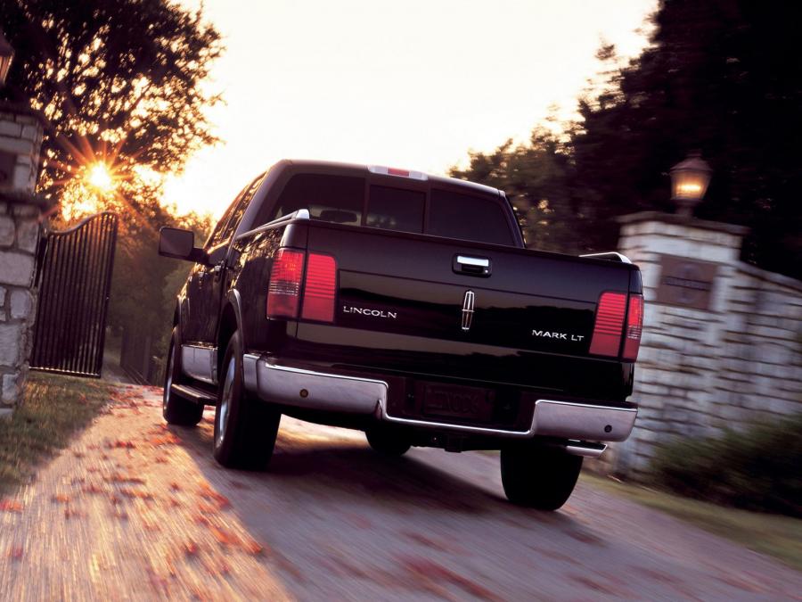  Lincoln Mark LT 2005 года  (фото 12 из 16)